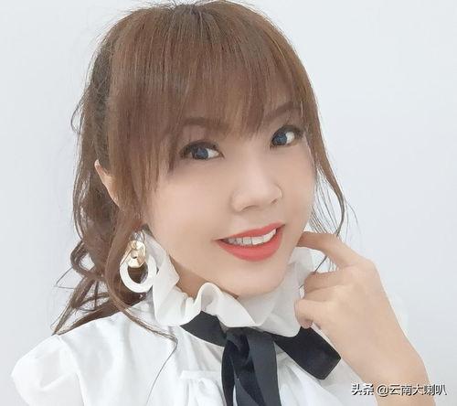 娱乐吃瓜直播女艺人,揭秘娱乐吃瓜直播女艺人背后的故事