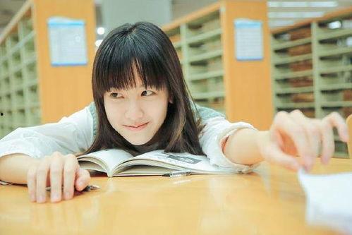 娱乐吃瓜酱00后工作,娱乐吃瓜酱的职场成长记